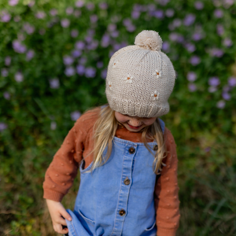 Acorn Daisy Beanie - Oatmeal
