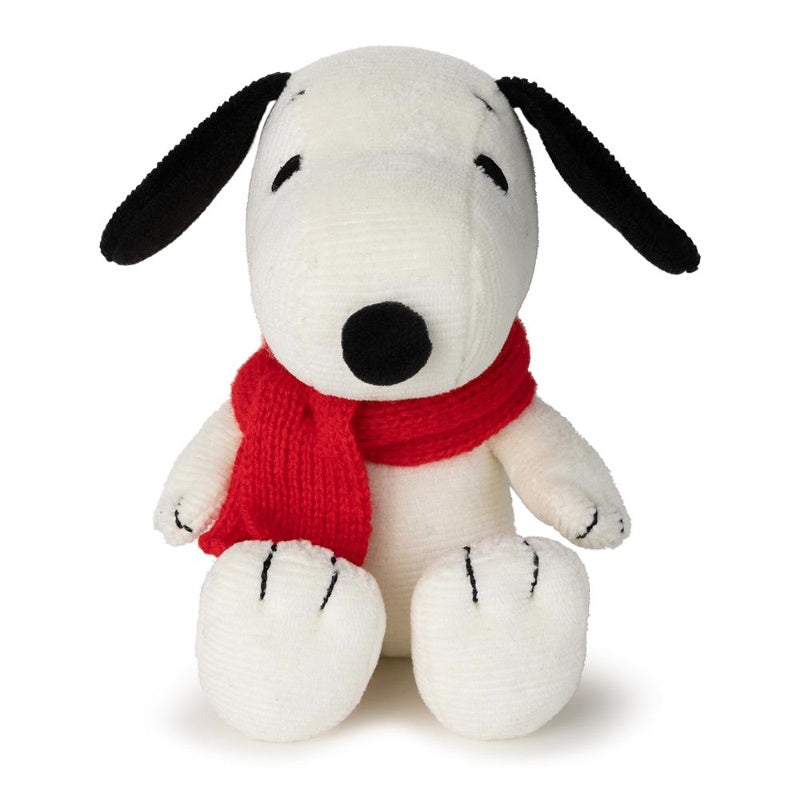 Snoopy Sitting With Scarf 17cm