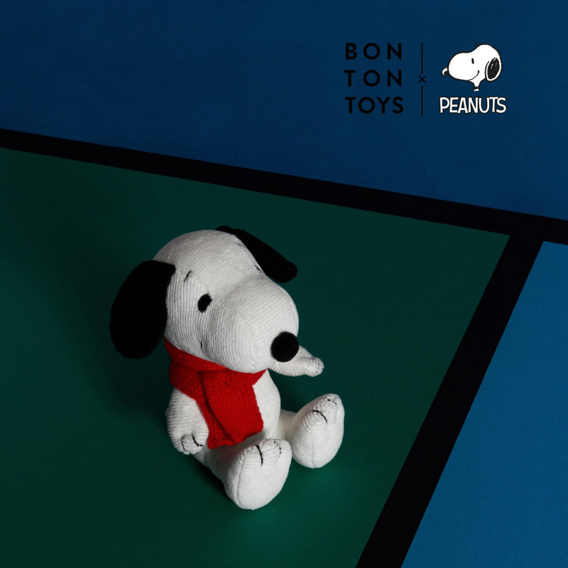 Snoopy Sitting With Scarf 17cm