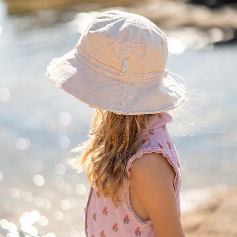 Acorn Frayed Bucket Hat - Vanilla