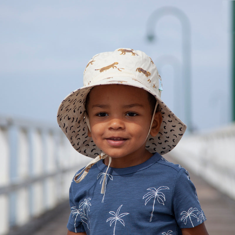 Acorn Reversible Bucket Hat - Big Cats