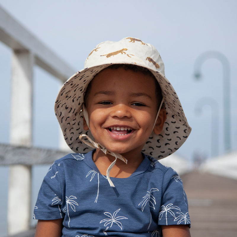 Acorn Reversible Bucket Hat - Big Cats