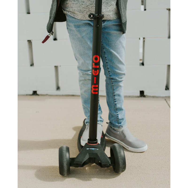 Micro Maxi Deluxe Pro Scooter - Black