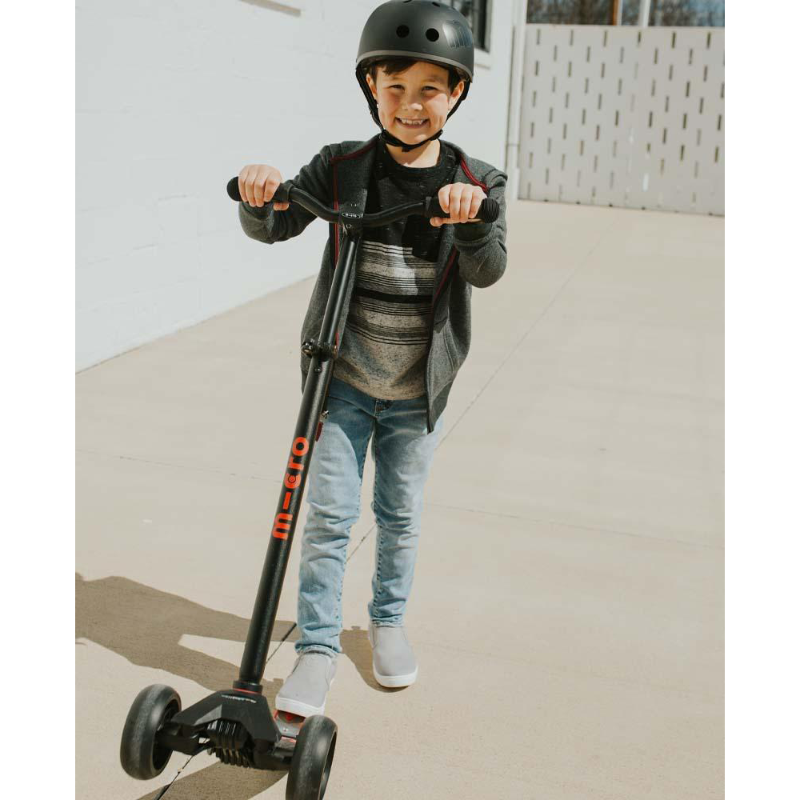 Micro Maxi Deluxe Pro Scooter - Black