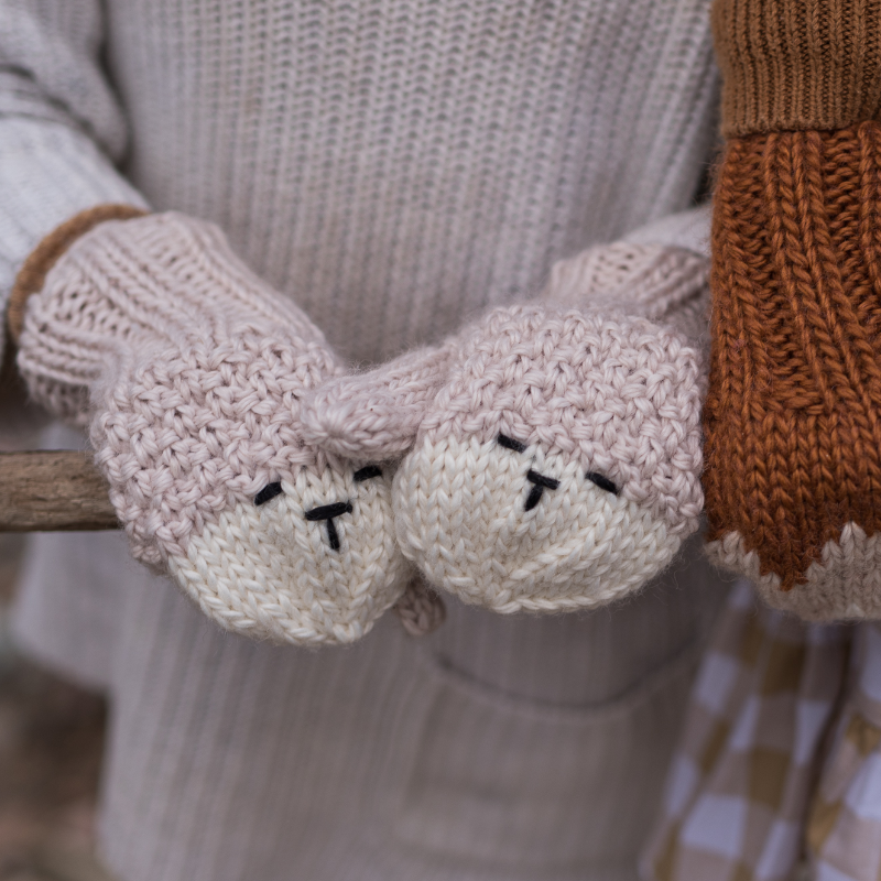 Acorn Animal Mittens - Oatmeal