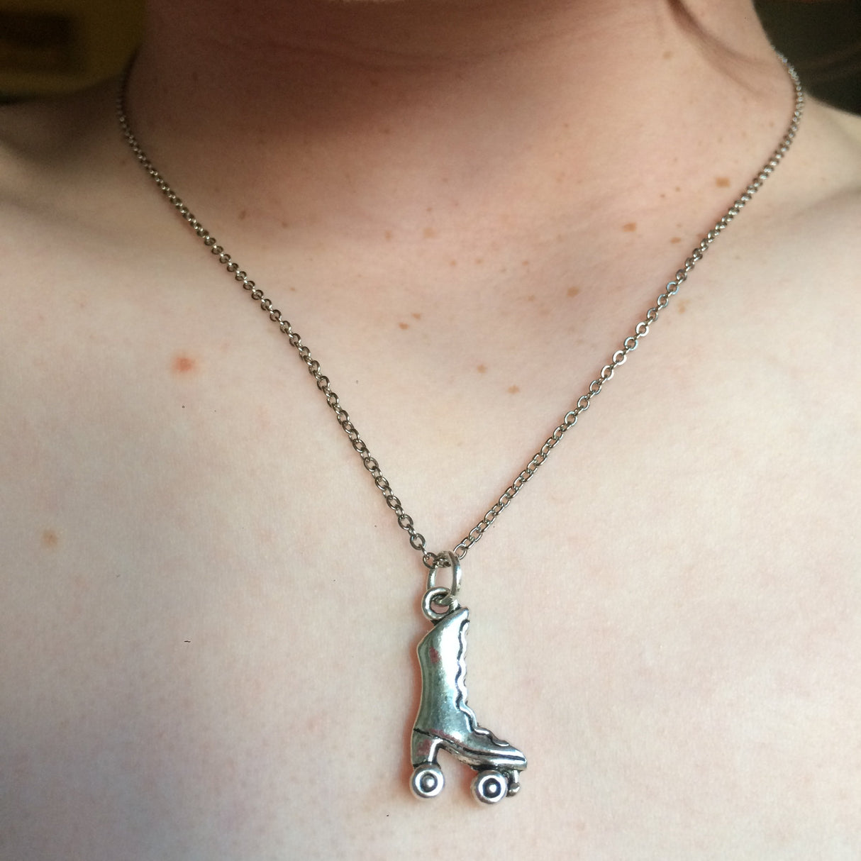 Shorties Bling Necklace - Roller Skate