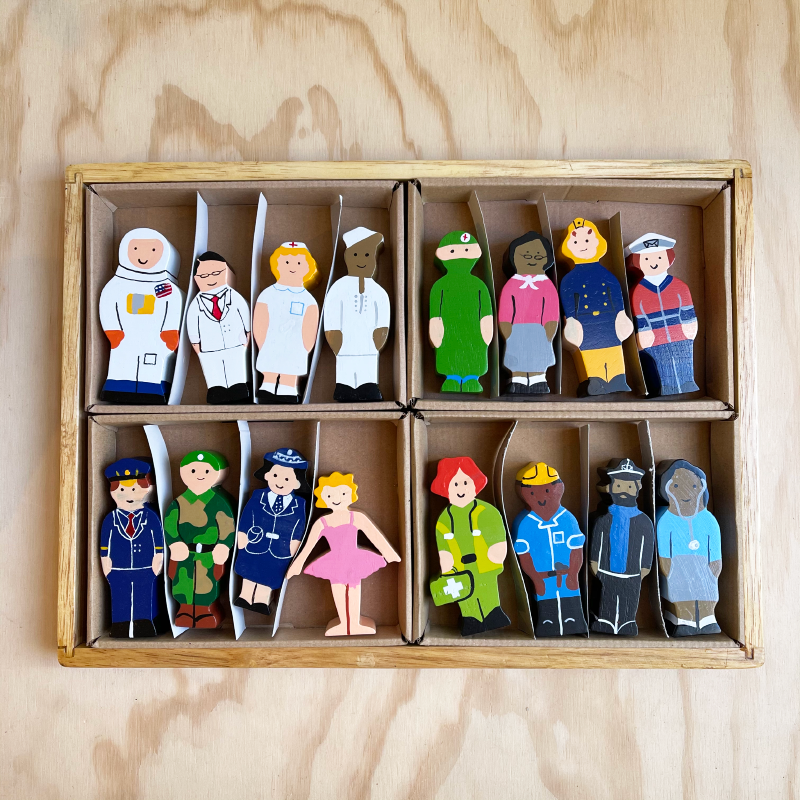 Workers In Timber Tray 16PC